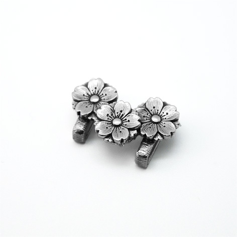 JAY TSUJIMURA / 桜帯留め Floral emblems of Japan シルバー925